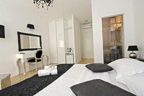 Hostal Tinel Superior Residence