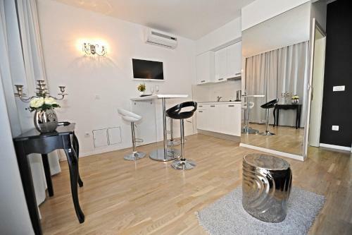 Hostal Tinel Superior Residence