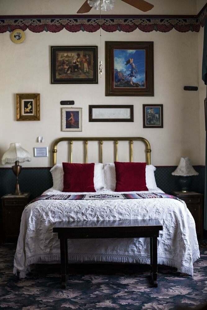 Bed & Breakfast Red Garter Inn