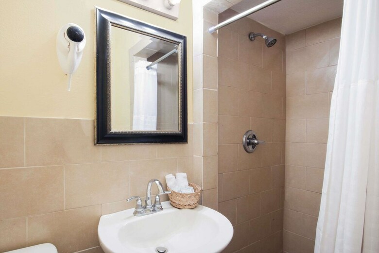 Motel Executive Inn And Kitchenette Suites