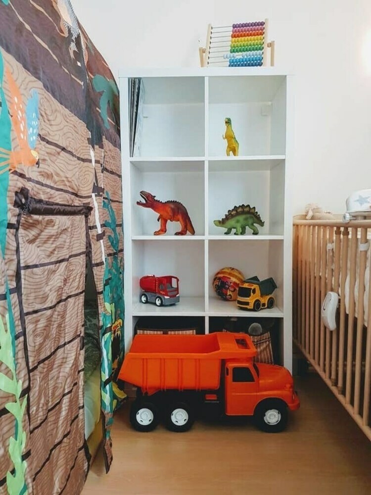 Family Apartment With Parking & Train Station