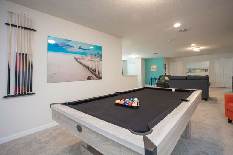 9 Bedroom Vacation Home In Windsor At Westside
