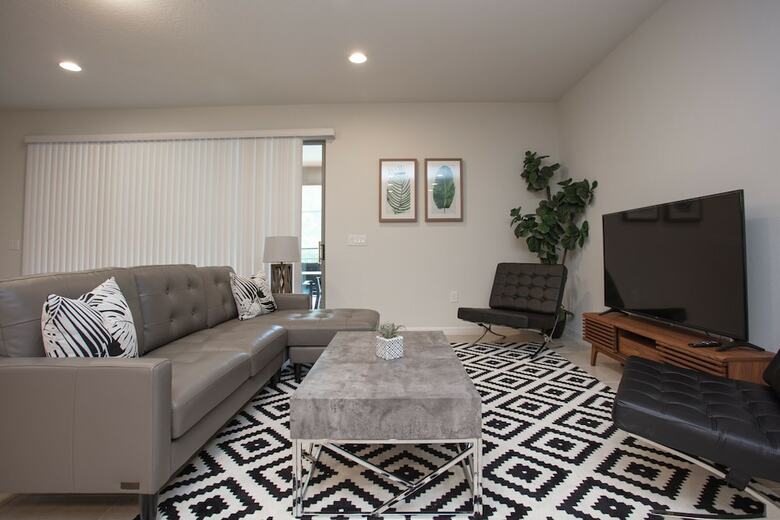 9 Bedroom Vacation Home In Windsor At Westside