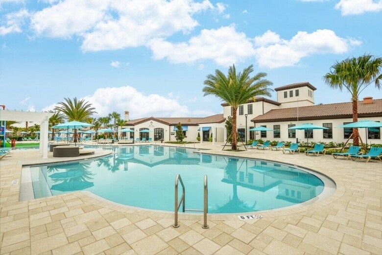 9 Bedroom Vacation Home In Windsor At Westside