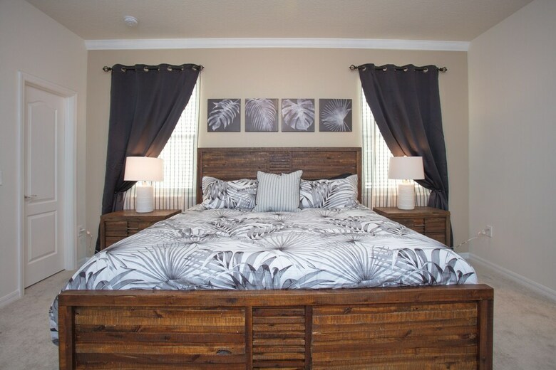 9 Bedroom Vacation Home In Windsor At Westside