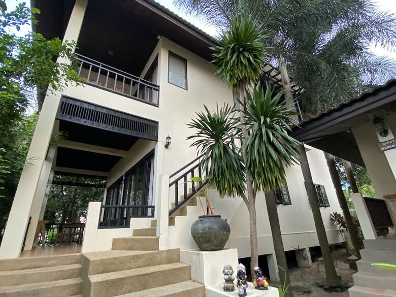 Hotel Baan Poon Baan Sabai