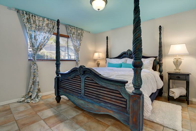 Boatabella - A Vibrant Coastal Retreat