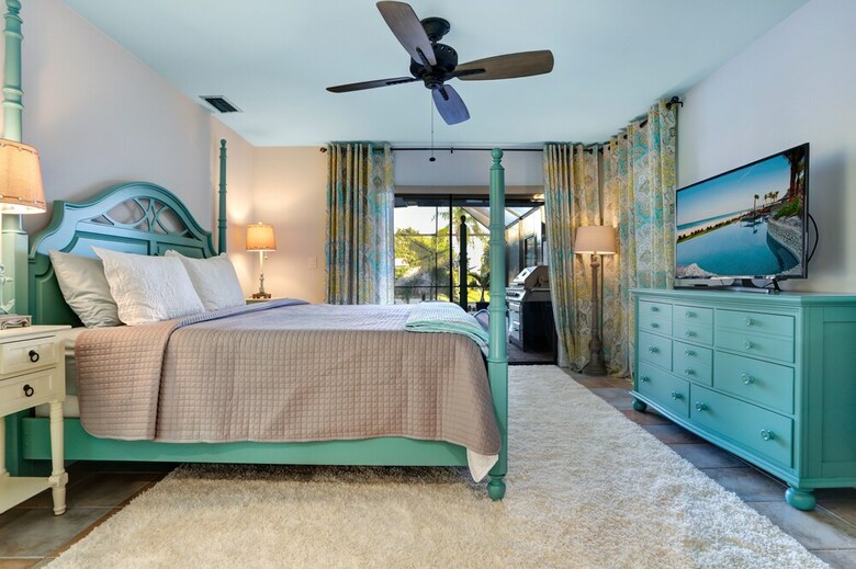 Boatabella - A Vibrant Coastal Retreat