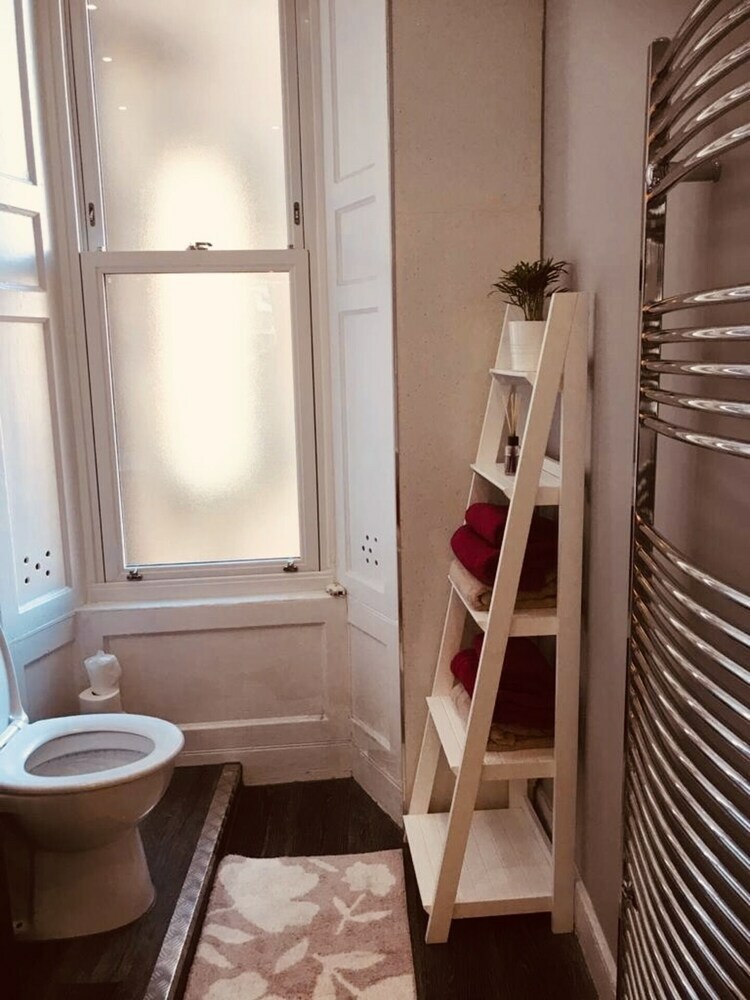 Remarkable 2-bed Apartment In Edinburgh