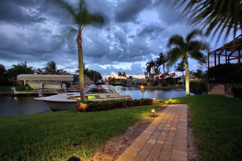 Riviera Delphin - Epic Sunsets