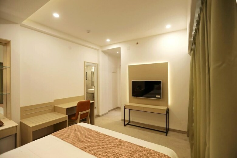 Hotel Shourya Residency