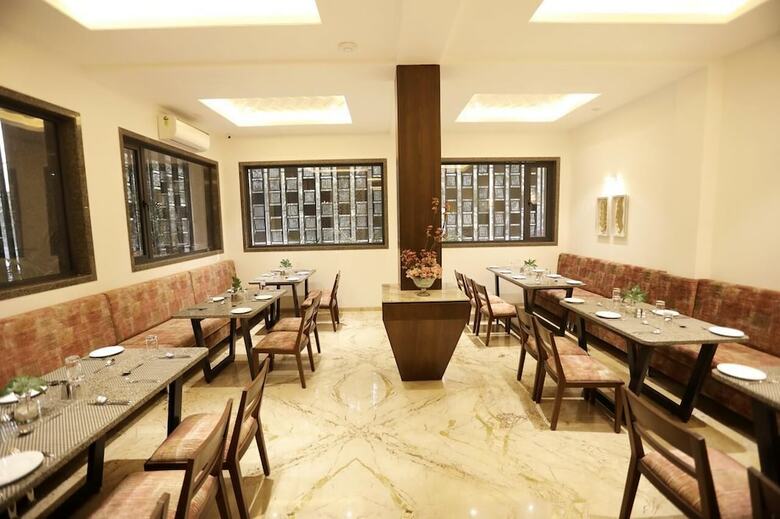 Hotel Shourya Residency