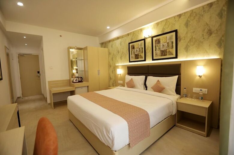 Hotel Shourya Residency