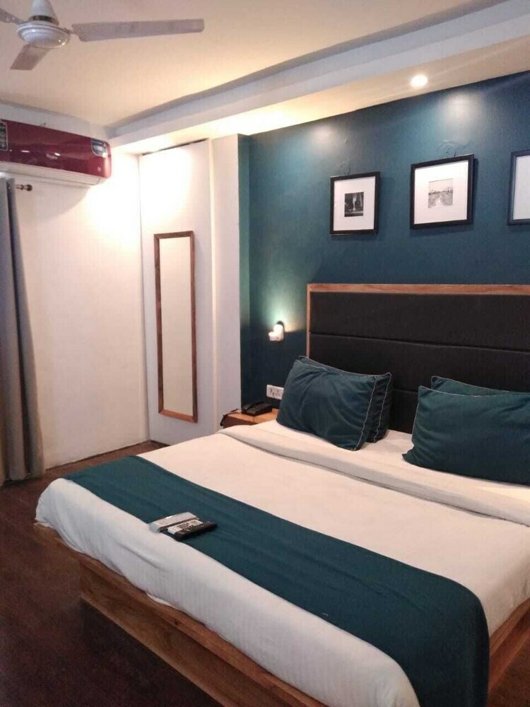 Hotel Moon Residency