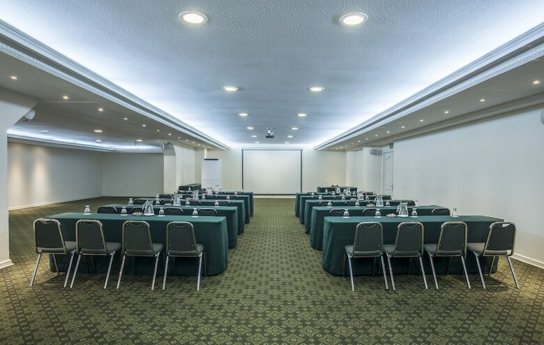 Mr Hotel (Ex Hotel Neruda)