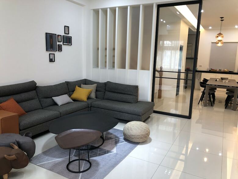 Hotel Single Eyelid Hostel