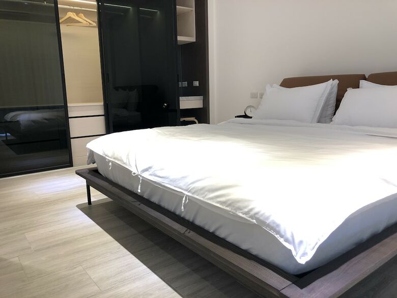 Hotel Single Eyelid Hostel