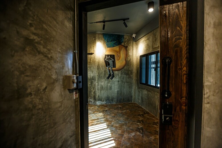Hostal Episode 11 Hostel