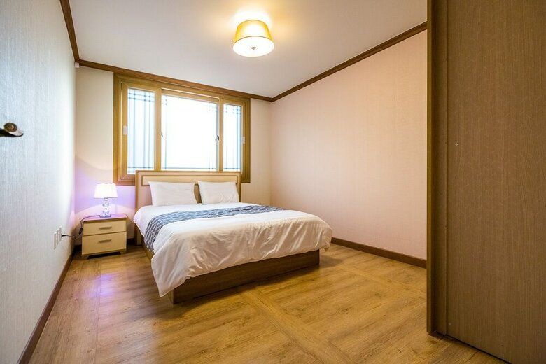 Hue Travel Pension