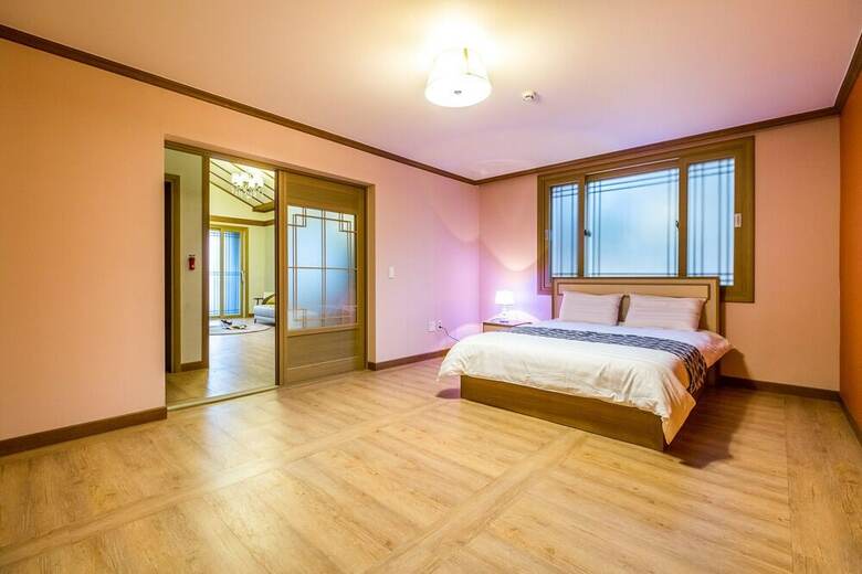 Hue Travel Pension