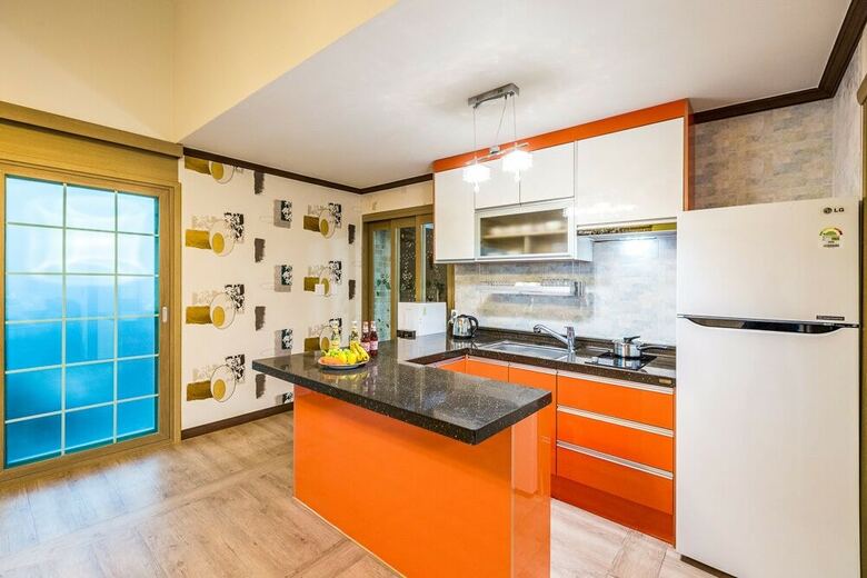 Hue Travel Pension