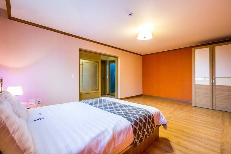 Hue Travel Pension