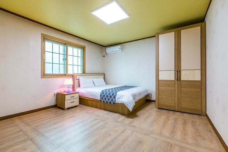 Hue Travel Pension