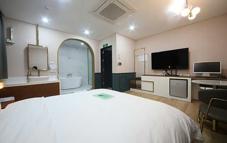 Illusion Hotel