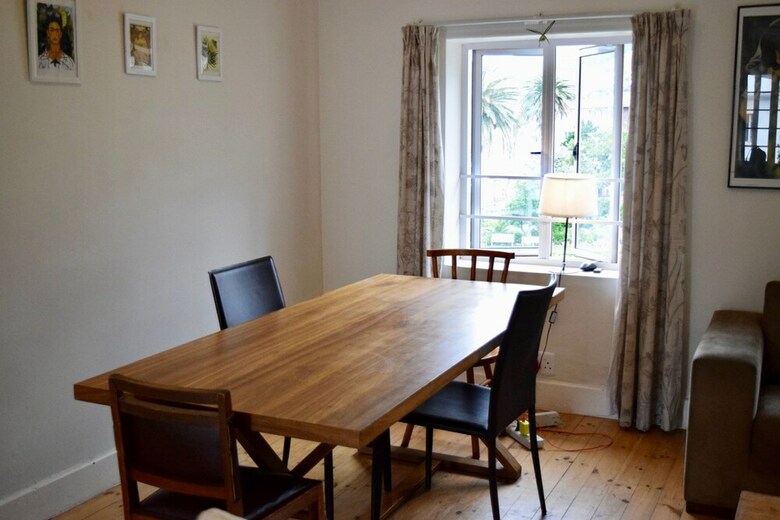 Spacious 1 Bedroom Apartment Near Table Mountain