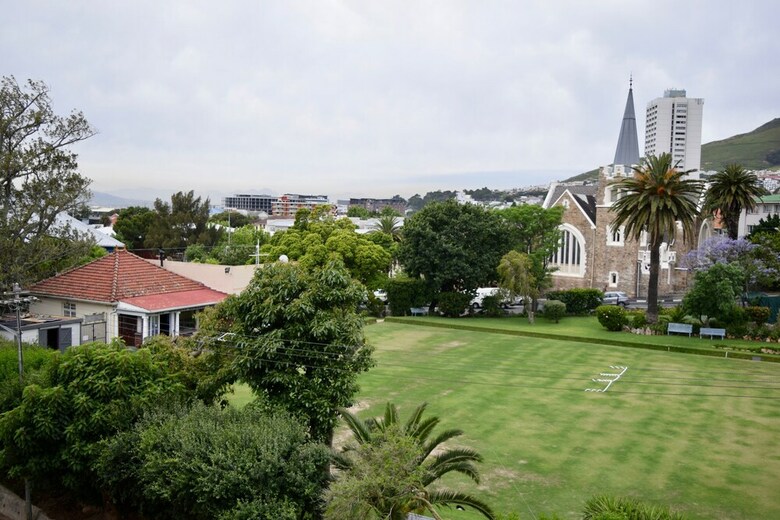 Spacious 1 Bedroom Apartment Near Table Mountain