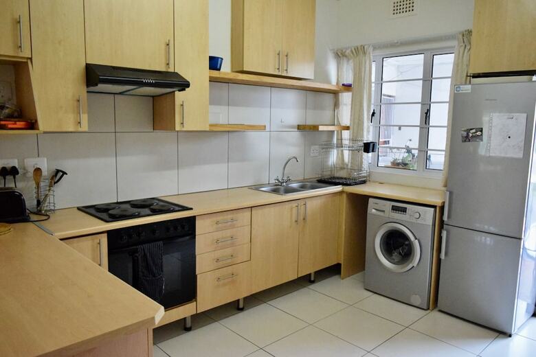 Spacious 1 Bedroom Apartment Near Table Mountain