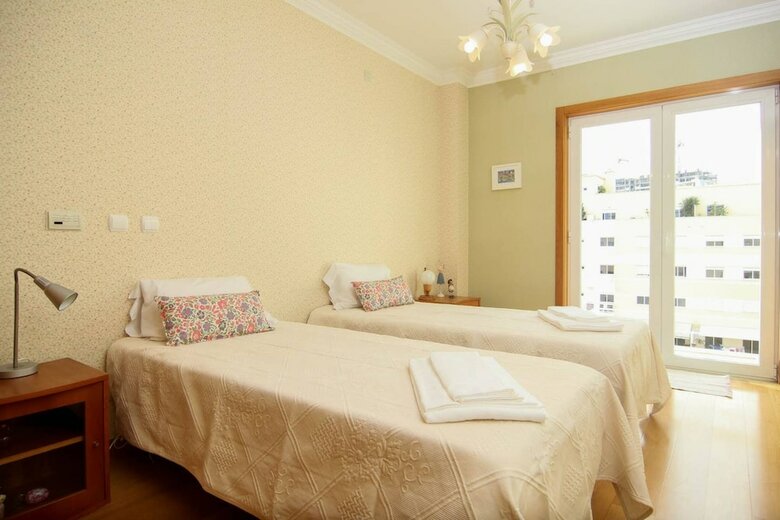 3 Bedroom Apartment By The Sea With Balcony