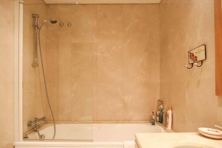 3 Bedroom Apartment By The Sea With Balcony