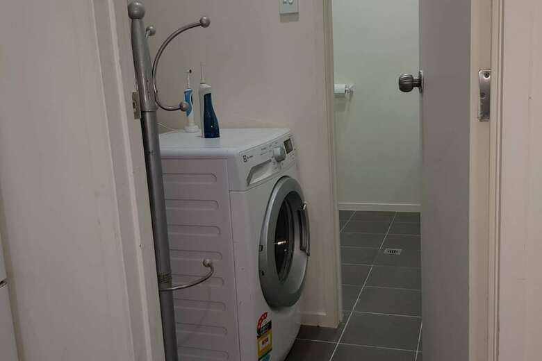 Beautiful And Bright Studio Apartment Near Botany Downs