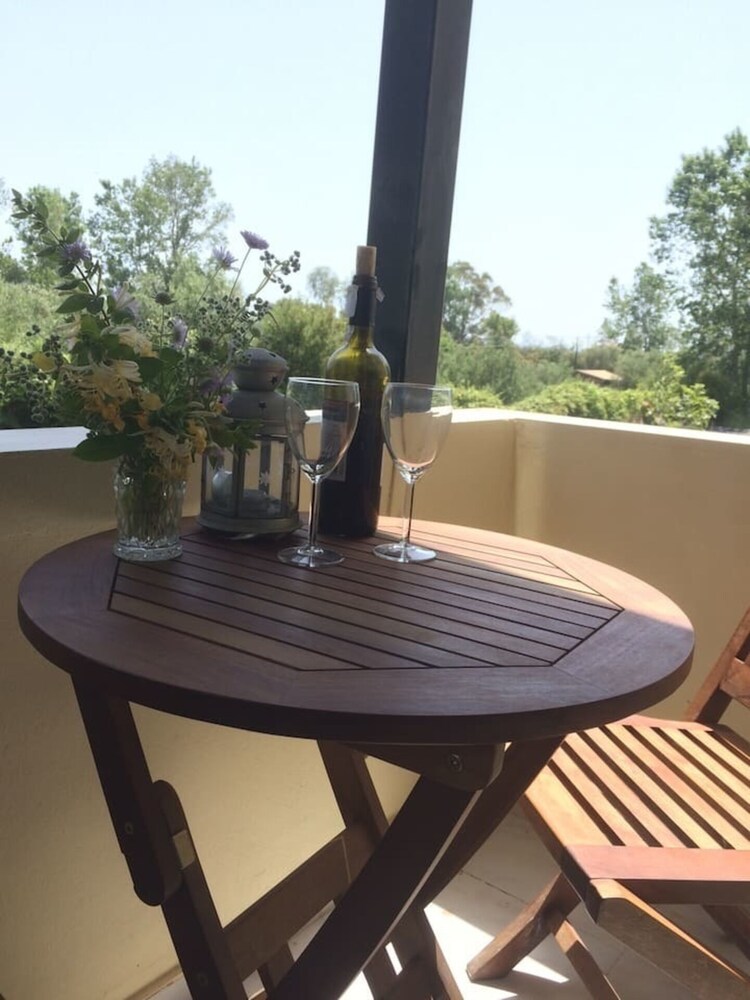 Relaxing Retreat In Chalikounas: Apartment