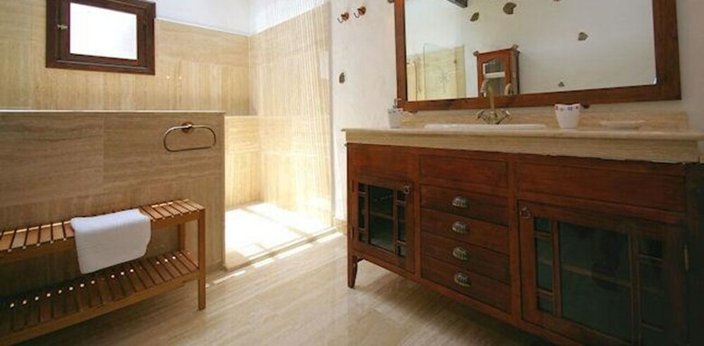 Villa - 3 Bedrooms With Pool - 102782