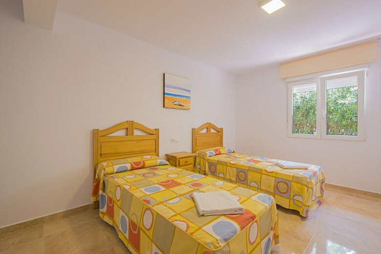 Villa - 7 Bedrooms With Pool - 104989