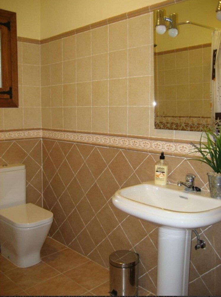 Villa - 3 Bedrooms With Pool - 104988