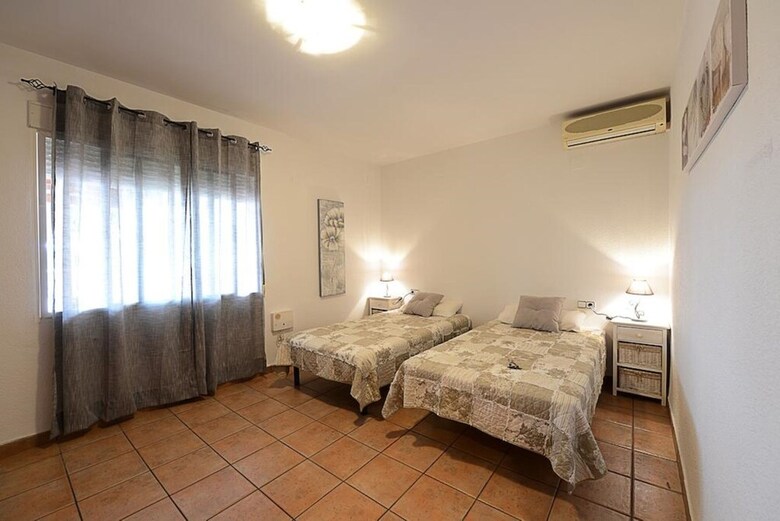 Villa - 4 Bedrooms With Pool - 106435