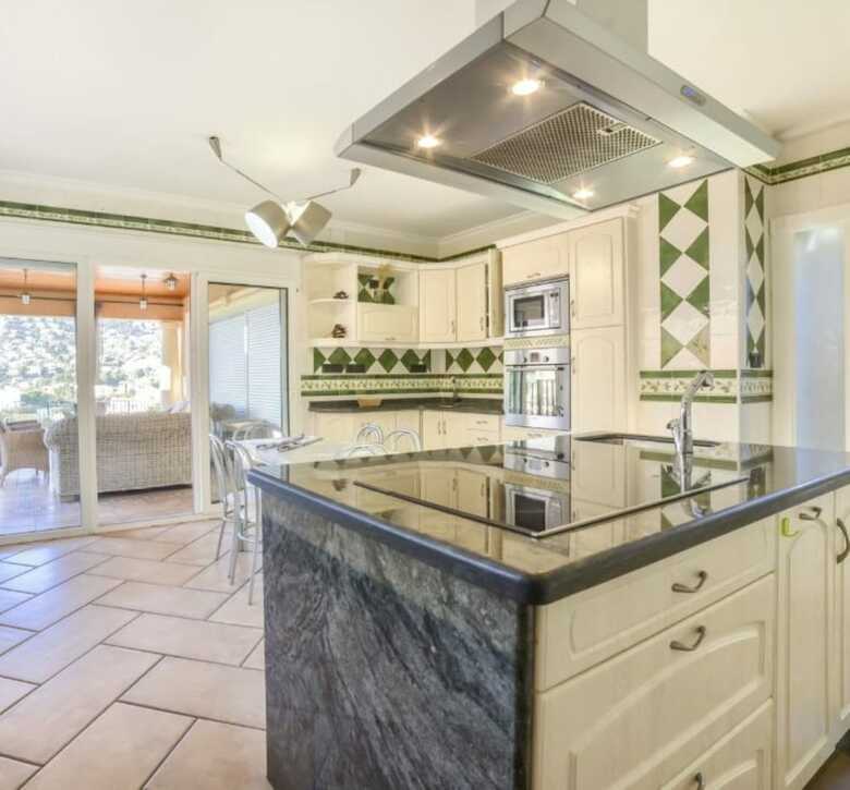 Villa - 5 Bedrooms With Pool - 106414
