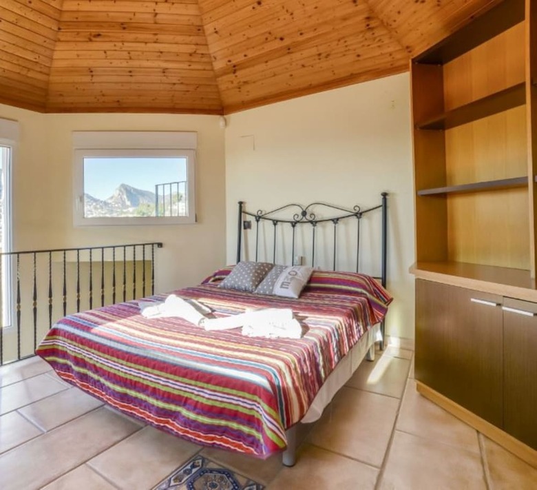 Villa - 5 Bedrooms With Pool - 106414