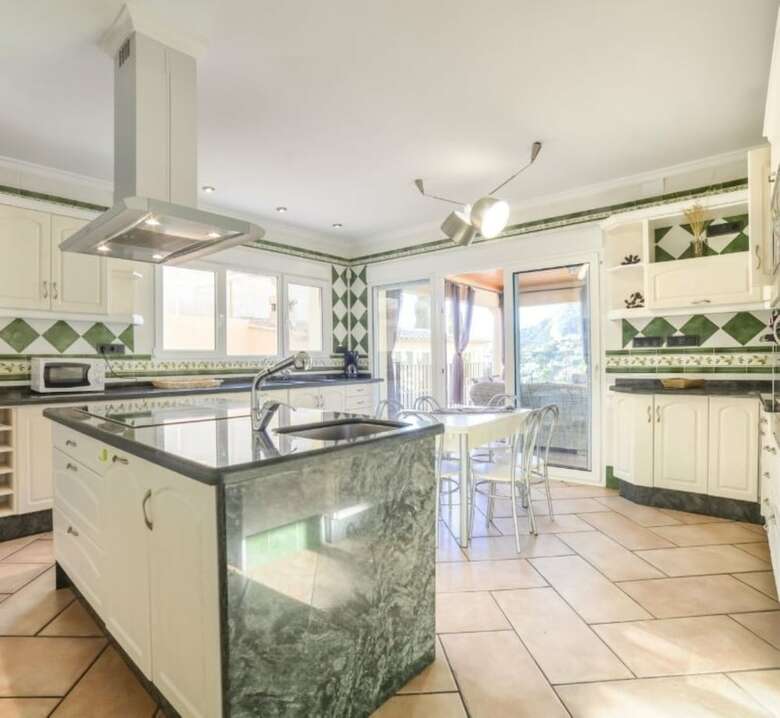 Villa - 5 Bedrooms With Pool - 106414