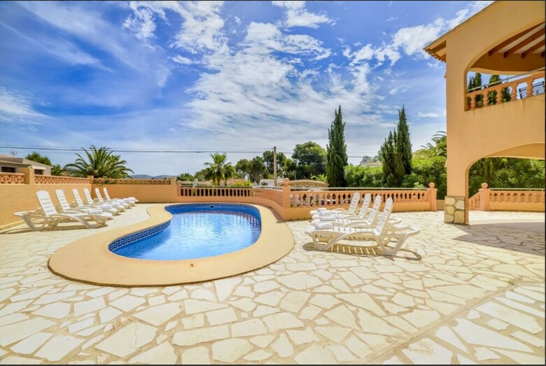 Villa - 5 Bedrooms - 107482