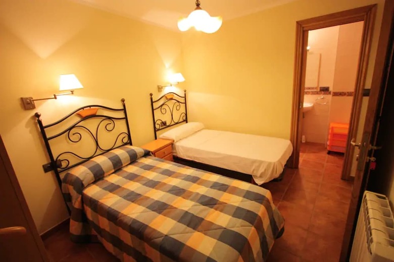 Villa House - 5 Bedrooms - 107654
