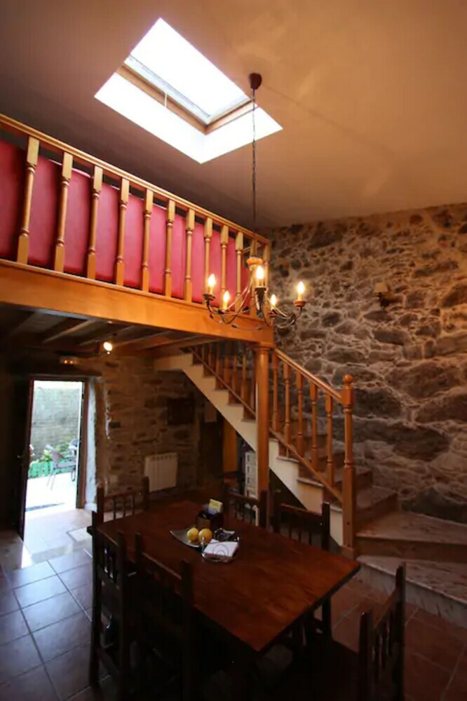 Villa House - 5 Bedrooms - 107654