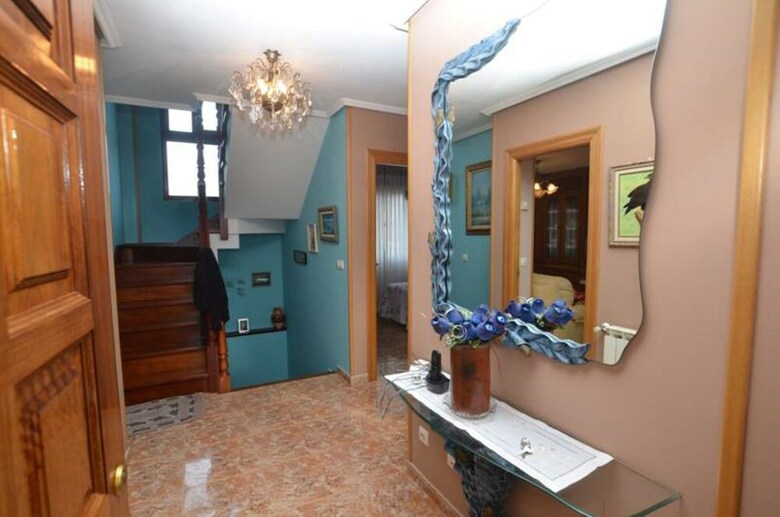 Villa House - 4 Bedrooms - 107743