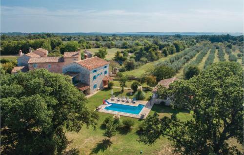 Holiday Home Stancija Negrin Bb Cr