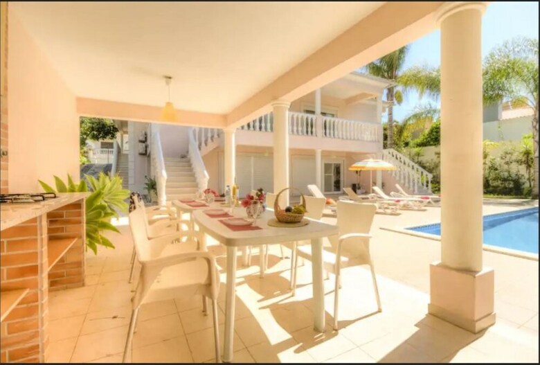 Villa - 5 Bedrooms With Pool - 107747