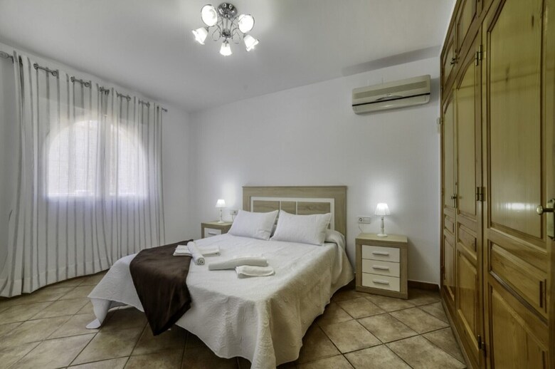 Villa - 3 Bedrooms With Pool - 104962
