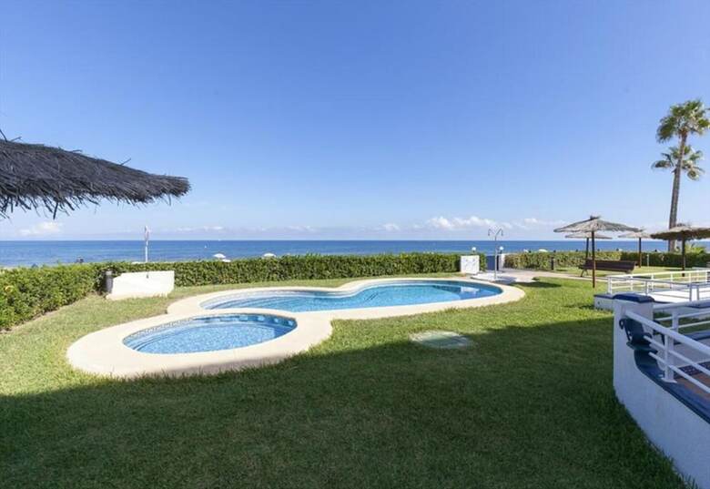 Fantastic First Beach Line Attic Apartment, Sleep7